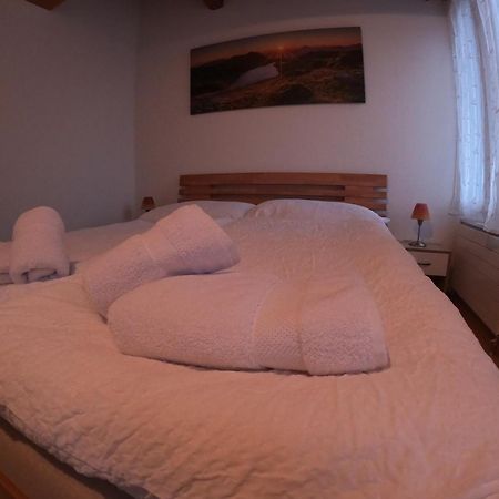 Fine&Pine Center Apartment Matten bei Interlaken Eksteriør billede