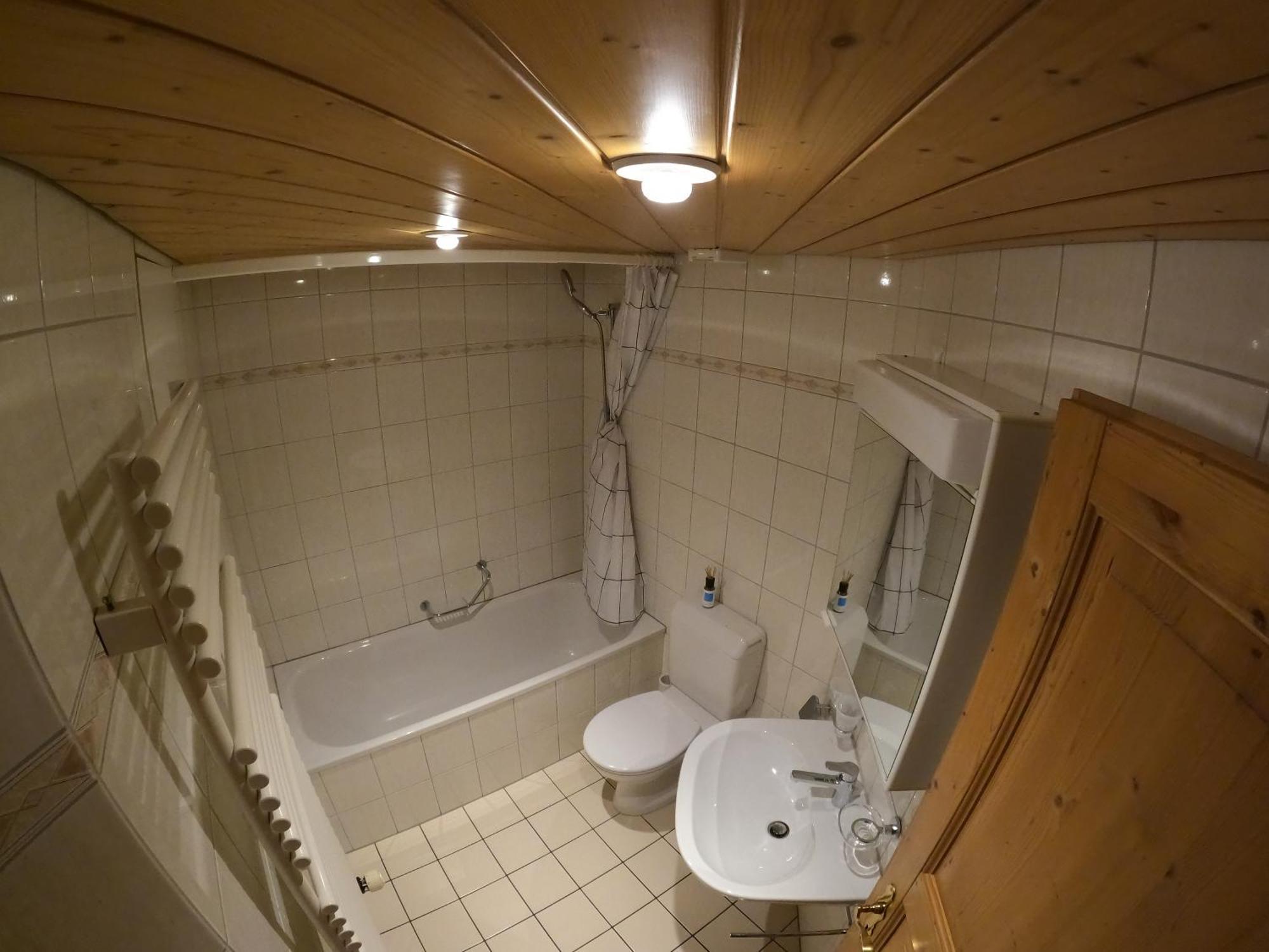 Fine&Pine Center Apartment Matten bei Interlaken Eksteriør billede